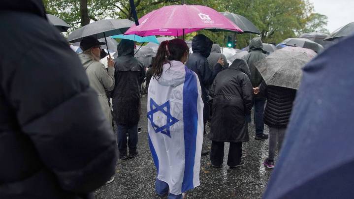 Police question 6 suspects over deadly Manchester synagogue attack