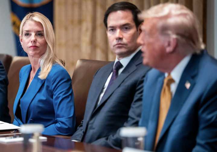 Estados Unidos: Un hombre de Minnesota fue arrestado tras ofrecer presuntamente 45.000 dólares por el asesinato de la fiscal general Pam Bondi