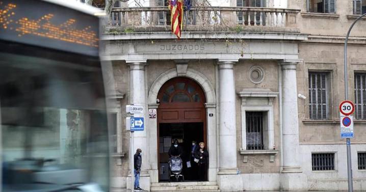 Acepta una multa por darle un beso en la boca y tocarle el culo a su vecina menor de edad en Manacor