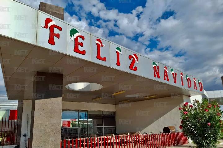 Ya se siente el espíritu navideño: Bomberos decoran la Estación Central