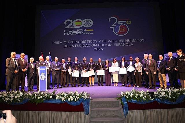 Aina Calvo anima a policías y periodistas a trabajar juntos “por los más vulnerables”