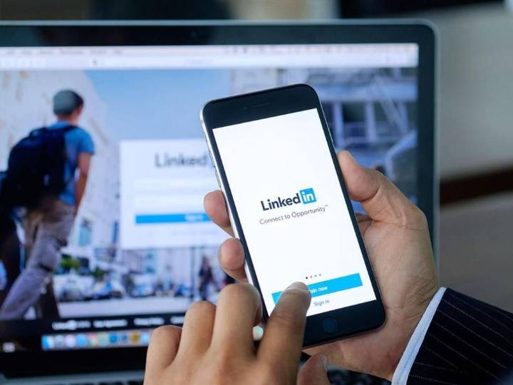 El amor de tu vida podría estar esperándote en LinkedIn y tú aún no lo sabes, la nueva forma de ligar que te dejará en shock