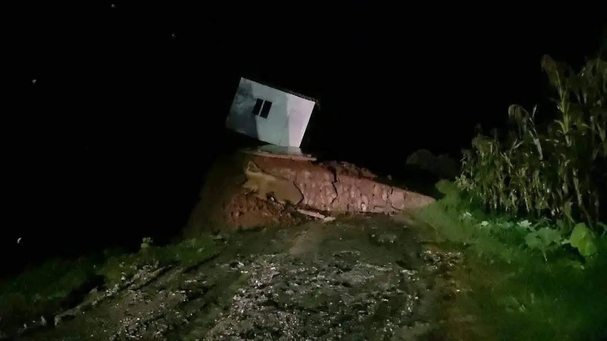 Sierra Negra de Puebla: Lluvias causan derrumbes, inundaciones y hasta colapso de barda en propiedad del exgobernador Miguel Barbosa