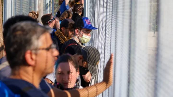 Judge grants restraining order protecting protesters, journalists in Chicago