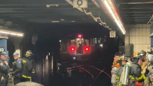 Passengers evacuate after 4 train cars detach from rest of train in the Bronx