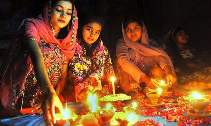 Top Pakistani leaders extend  Diwali greetings to Hindus in country