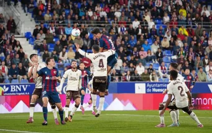 El Huesca suma un punto ante Las Palmas que sabe a poco (1