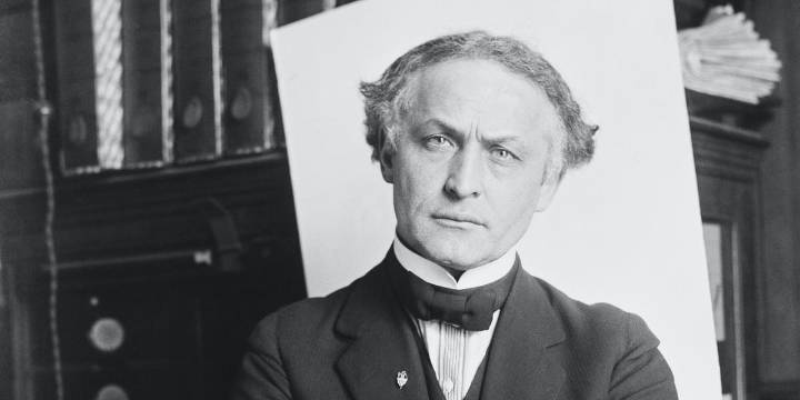 10 Famous People Who Died on Halloween