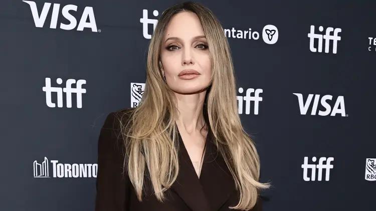 Angelina Jolie se despide de EE. UU. y planea muda...