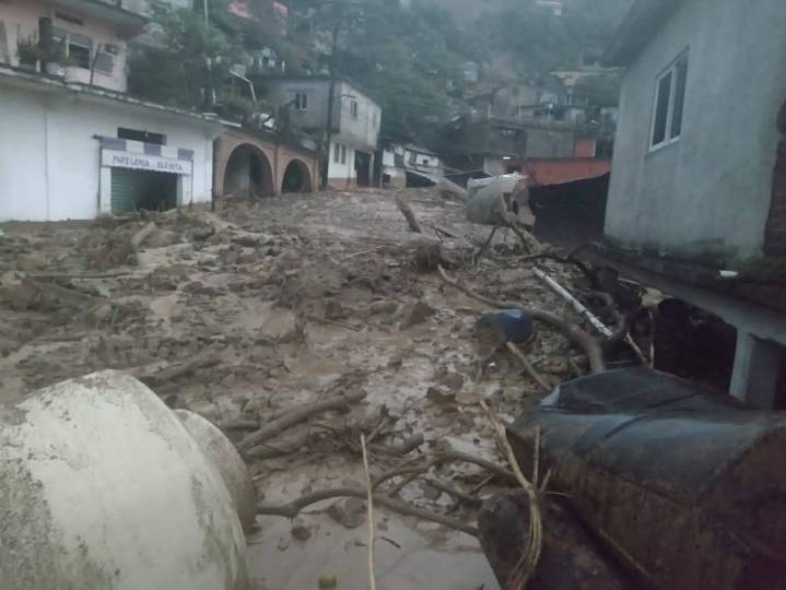 Van 16 fallecidos por lluvias en Hidalgo; perdieron la vida por derrumbes