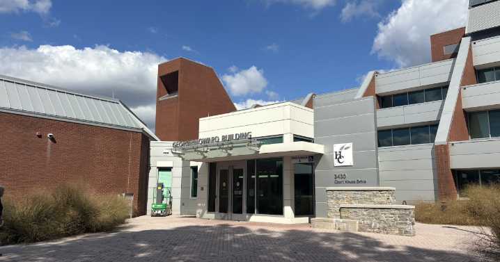 "Tumultuous time": Howard County leaders highlight resources for workers forgoing paycheck during shutdown