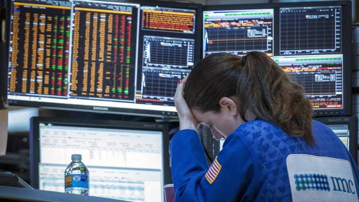 Wall Street a la baja tras amenaza de Trump de aumentar los aranceles a productos chinos