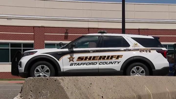 Teens say they escaped kidnapper but Virginia hotel didn’t 911