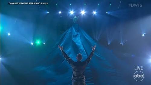 'Dancing with the Stars' week 6: Popular couple sent home on 'Wicked Night,' celebrating music from movies