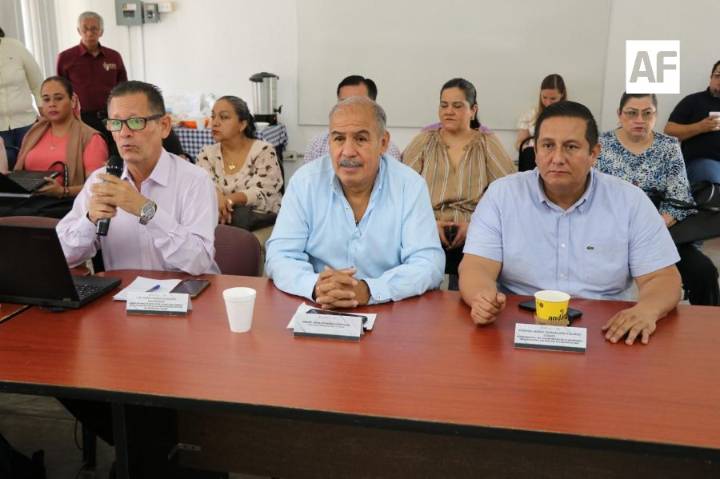 Secretarías de Educación y Salud refuerzan medidas para evitar contagios de enfermedades febriles, en Colima