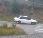SE BUSCA AL PROPIETARIO DE UN VEHÍCULO TSURU; ESTÁ EN SAN MIGUEL ALMOLOYAN