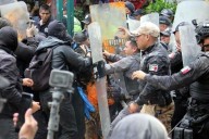 Chocan estudiantes y policías en Toluca por 2 de octubre