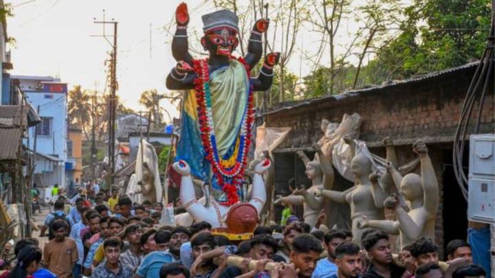 Kali Puja 2025: Kolkata Police issues traffic advisory for October 20. Check what’s closed