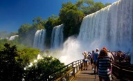 Más turistas, viajes cortos y poco gasto: viajaron 1,44 millones personas el fin de semana largo