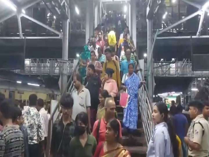 8 injured as woman falls on footoverbridge stairs at Bardhaman