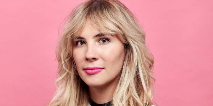 De paseadora de perros a icono de la literatura romántica: el asombroso ascenso de Emily Henry