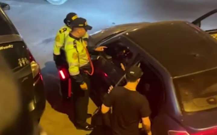 Comas: mujer agrede a policía tras ser intervenido por presunta infracción