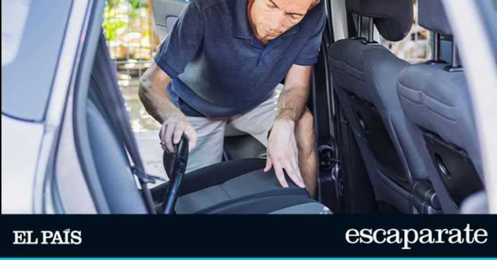 El aspirador de mano mejor valorado de Amazon que cabe perfectamente en la puerta del coche