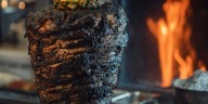 Cómo preparar pastor negro, una variación original del tradicional platillo mexicano
