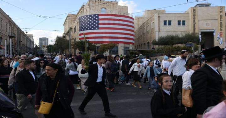 Israelis Celebrate Hostage Returns as Trump Visits Amid Fragile Gaza Ceasefire