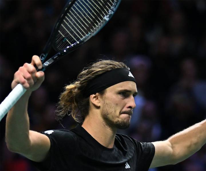 Zverev levanta dos bolas de partido contra Medvedev y se cita con Sinner