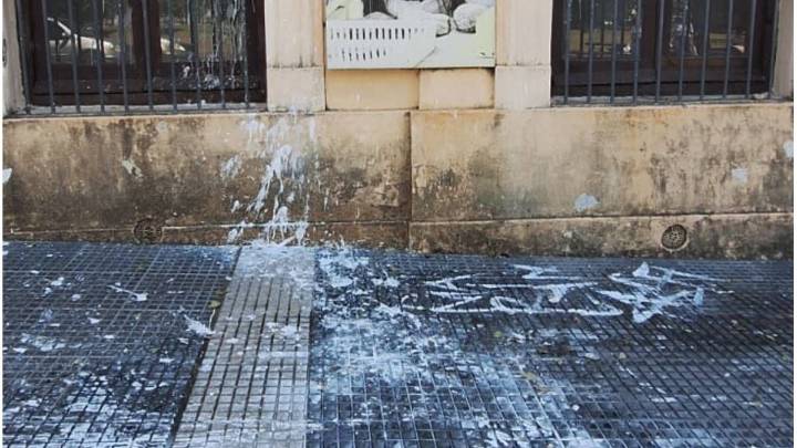Piden a la Justicia que investigue la aparición de pintadas nazis en el Museo Serrano