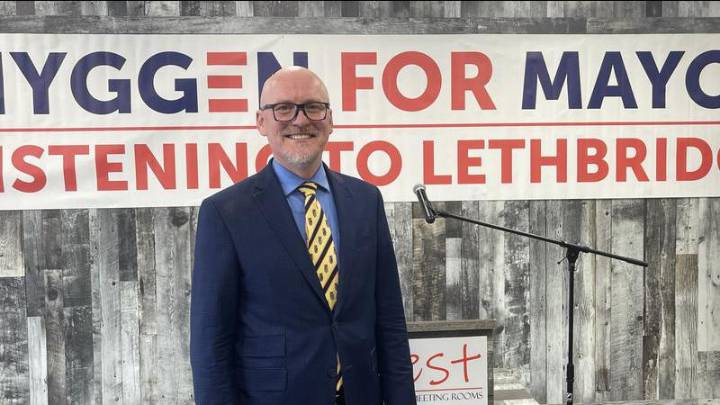 Blaine Hyggen projected to win re-elected as Lethbridge mayor