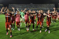 Fiesta millonaria en Rosario. En una pelea como de barrio, River fue más guapo y eyectó a Racing por el ancho de bastos que le sacó