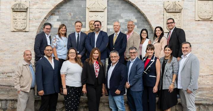 Apoyo a la Hermandad Gallega de Venezuela en redes y cuestionamientos al Gobierno tras la clausura de la entidad