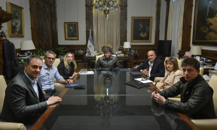 Milei ratifica a Francos y Catalán como nexos con gobernadores en medio de la tregua en el Gabinete