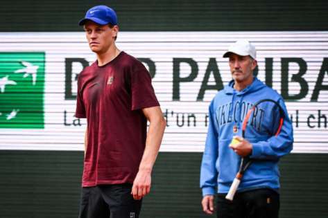 Jannik Sinner Drops Emotional Message to Coach Darren Cahill as He Plans Exit Jannik Sinner opens up about coach Darren Cahill, sharing heartfelt words as the Australian plans to step back from coachi