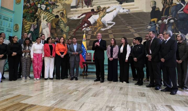Entregan Presupuesto Estadal para el 2026