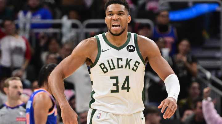 Warriors at Bucks odds, picks and predictions