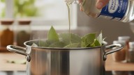 Hervir hojas de laurel con vinagre en casa: cuáles son sus beneficios y por qué lo recomiendan