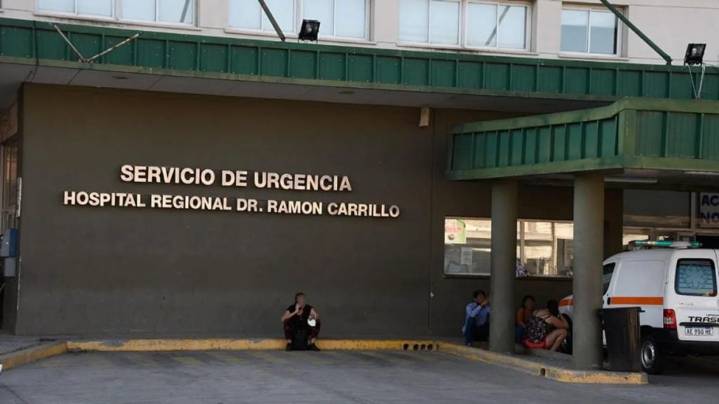 Estaba internada, encendió un cigarrillo, se prendió fuego su camilla y murió