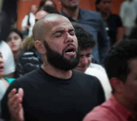 Del fútbol a la fe: Dani Alves se convirtió en predicador después de su condena en España