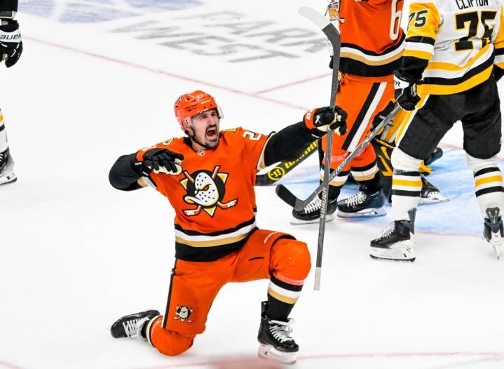 Ducks rally, beat Penguins on late goal in home opener