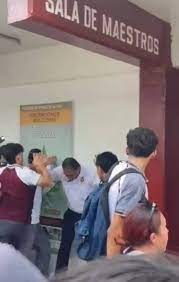 SUSPENDEN A 19 ALUMNOS DEL CETIS 78 POR AGRESIÓN A EX DIRECTOR
