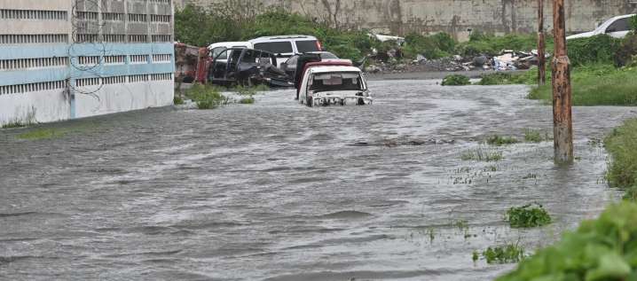 Medio millón de personas sin electricidad en Jamaica por devastador paso del huracán Melissa