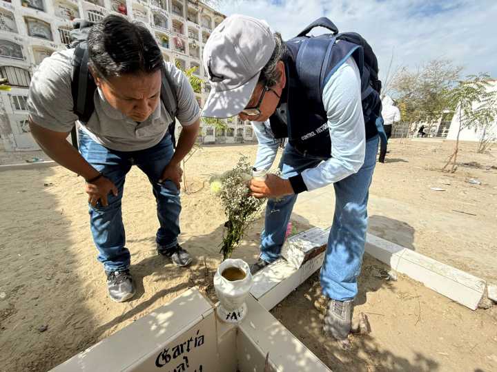 Piura: Encuentran floreros con agua y larvas en cementerios de Castilla