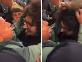 Manchester United prohibe entrar al estadio a un aficionado por jalar el cabello de otro