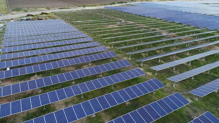 Andhra Pradesh's demand for transmission fee waiver troubles Adani solar deal