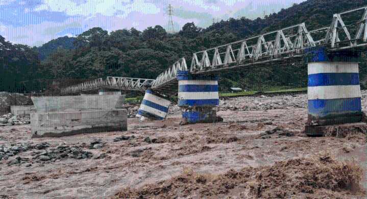 Hills in chaos: 20 killed as landslides hit Bengal's Mirik and Darjeeling; hundreds of tourists stranded