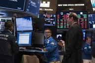 Tras el triunfo de la LLA, el riesgo país se derrumbó 400 puntos y cerró en 708