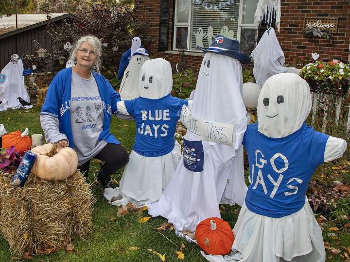 Blue Jays welcome Halloween revellers